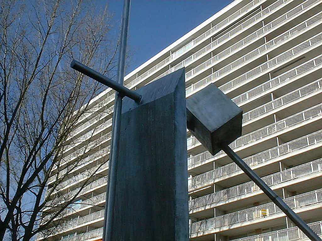 Staalplastiek van E. van Lamsweerde - Amsterdam