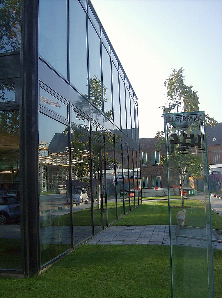 Willem de Cuser Park - Sluisgebouw - Amsterdam