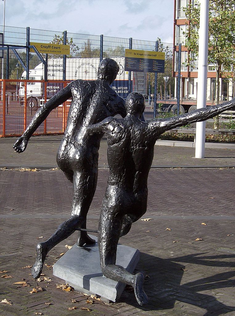 WK 1974 Johan Cruijff en Berti Vogts door Ek van Zanten - Cruijff Court Olympisch Stadion - Amsterdam