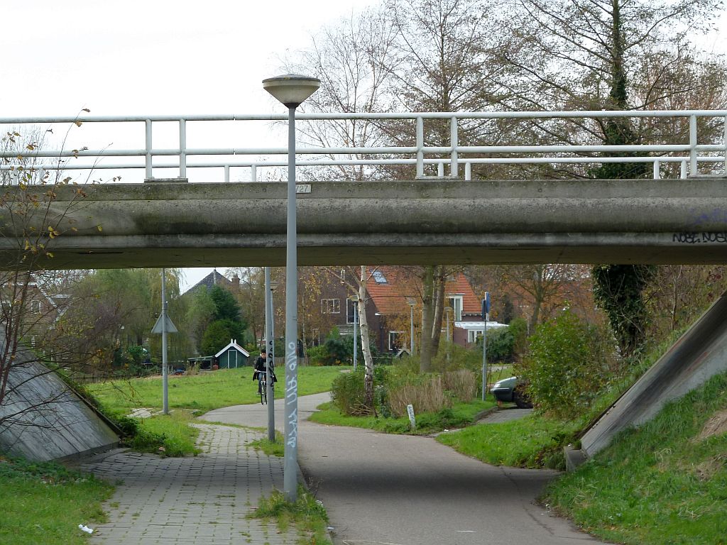 Kadoelenpad en Viadukt 1727 - IJdoornlaan - Amsterdam