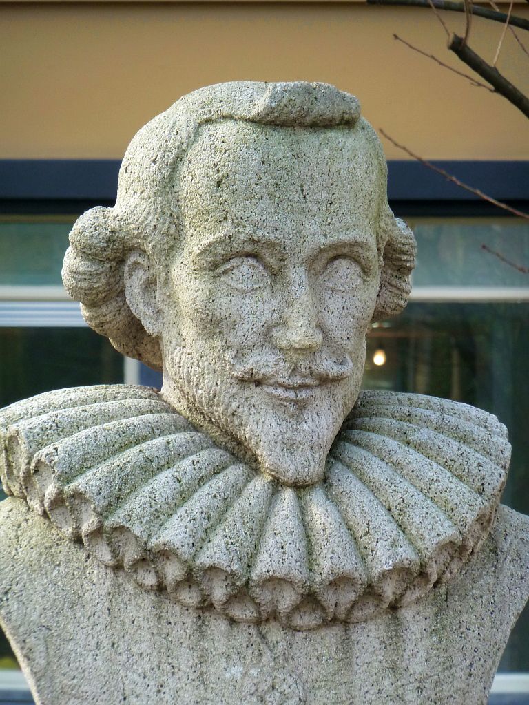 Borstbeeld Pieter Corneliszoon Hooft - Amsterdam