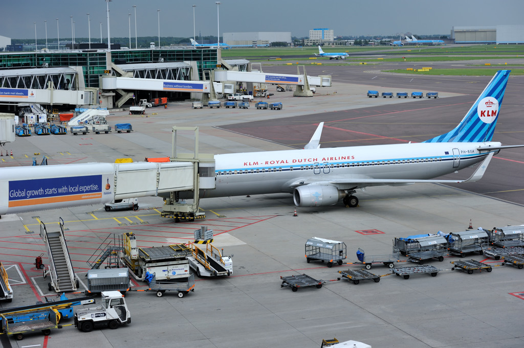 D-Pier - PH-BXA Boeing 737-8K2 - Amsterdam