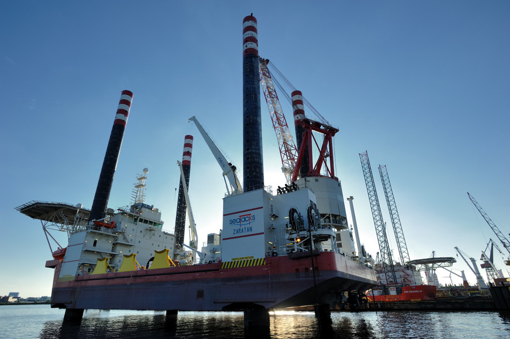 Tt. Vasumweg - Shipdock - Jackup Vessel Seajacks Zaratan - Amsterdam
