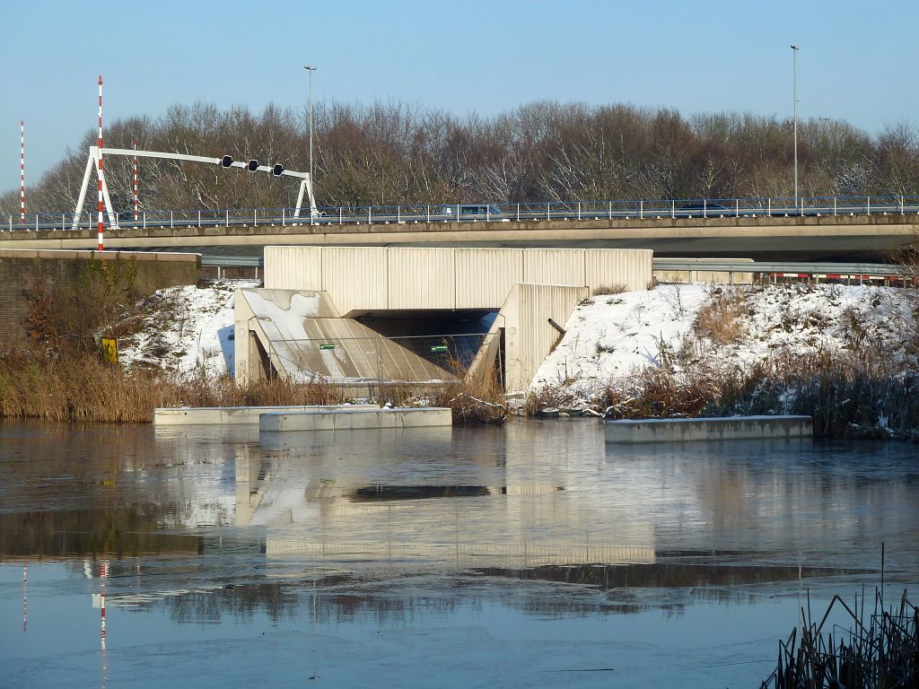 Schipholbrug - A9 en de Ringvaart van de Haarlemmermeerpolder - Amsterdam
