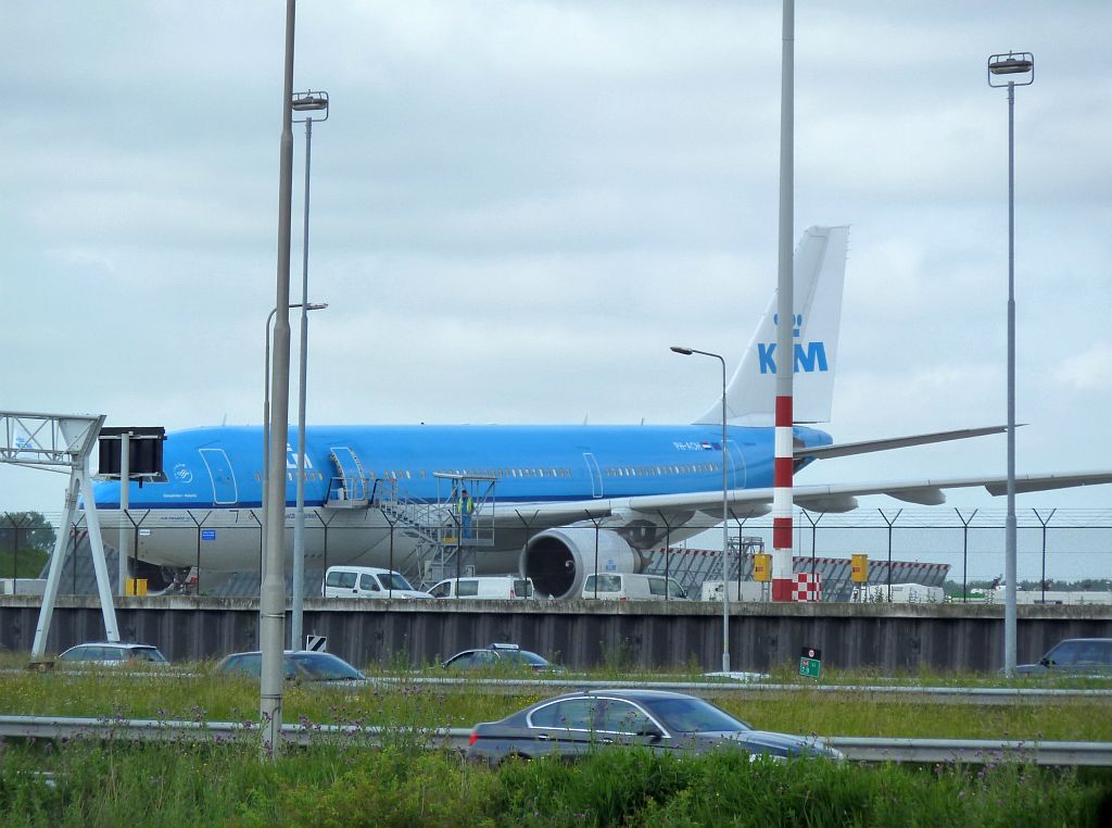 P Platform - PH-AOH Airbus A330-203 Senaatintori - Helsinki - Amsterdam