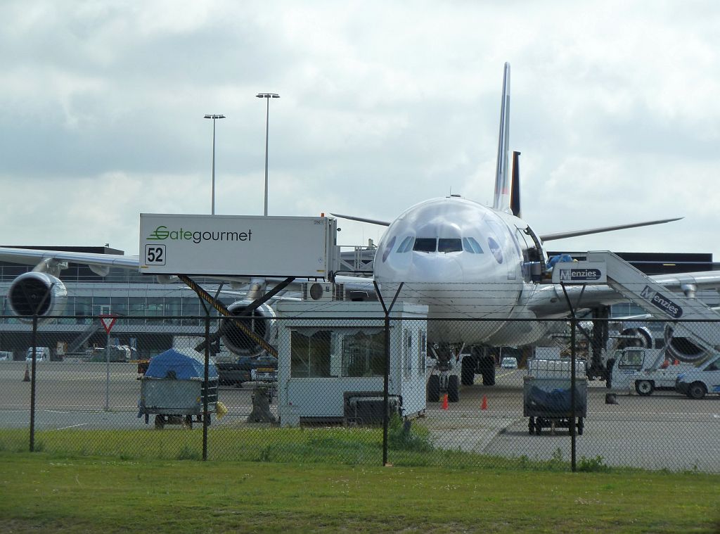 G Platform - Cathay Pacific Airbus A340-300 - Amsterdam