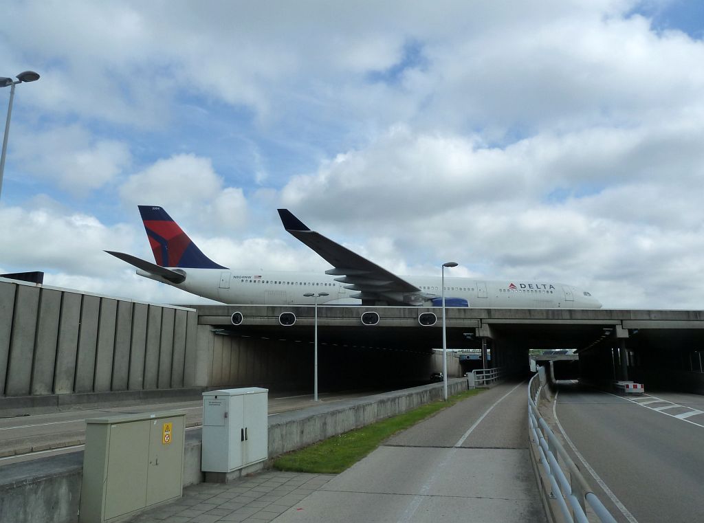 Schipholtunnel - N804NW Airbus A330-323X - Amsterdam