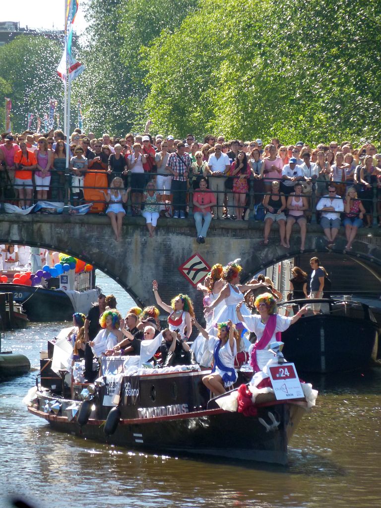 Canal Parade 2013 - Deelnemer Diamond Divas - Amsterdam