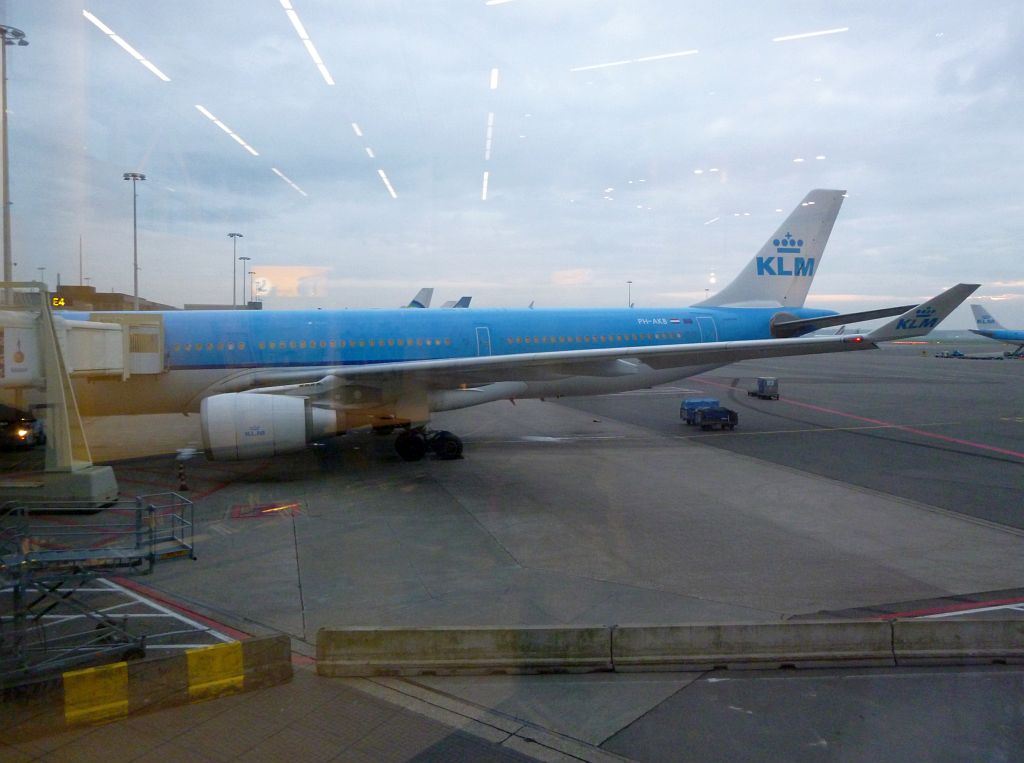 D-E Platform - PH-AKB Airbus A330-303 - Amsterdam