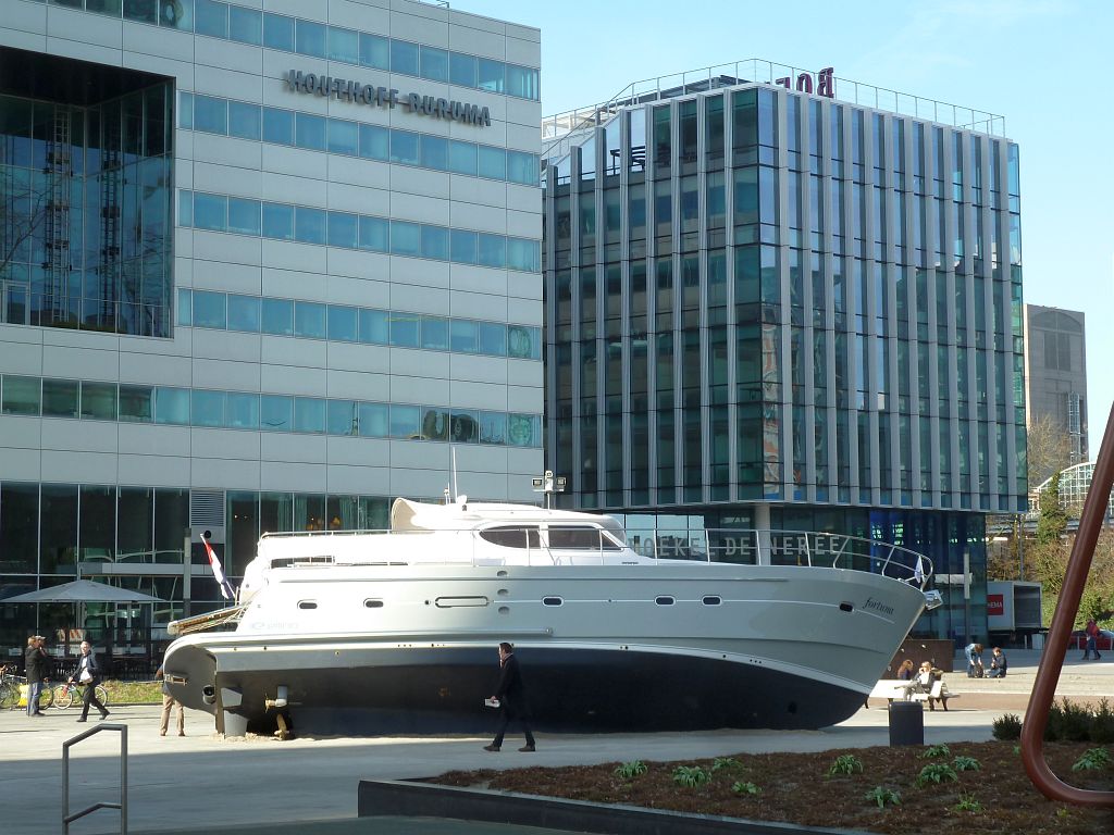 Gustav Mahlerplein - Fortuna van Leonard van Munter - Amsterdam