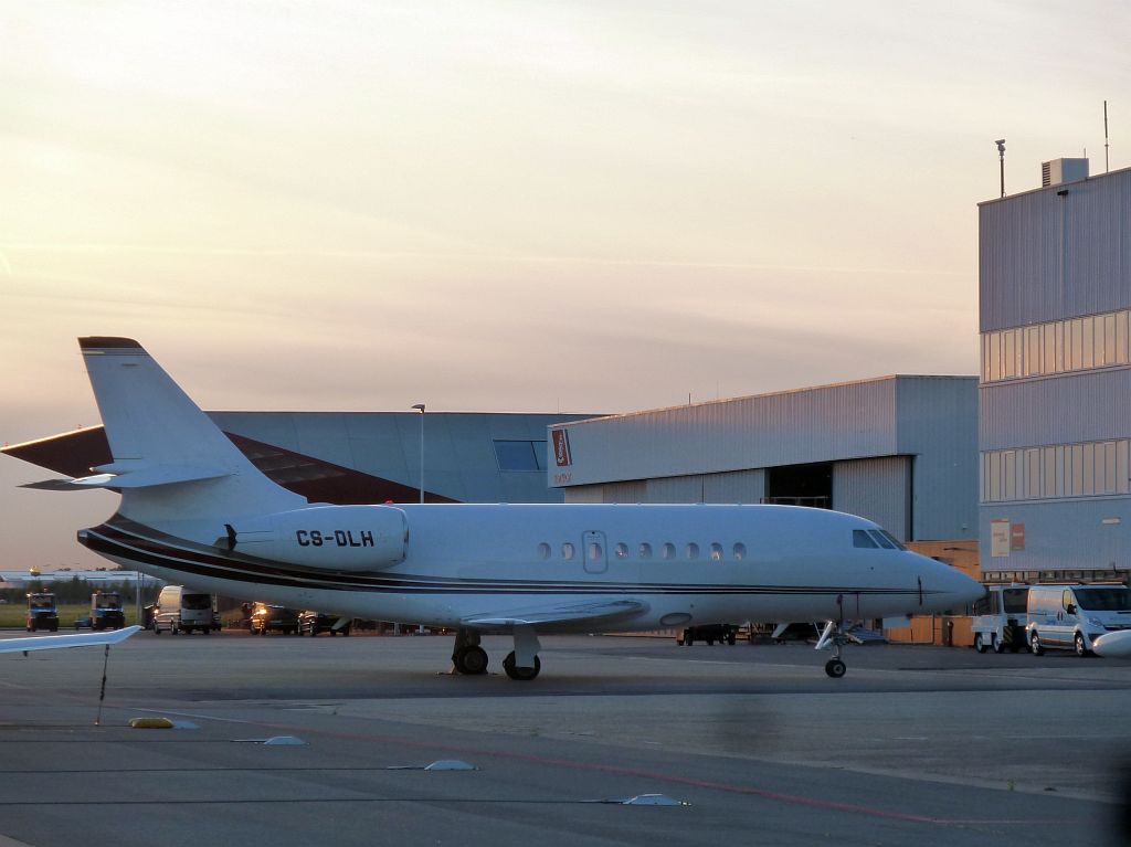 Platform Oost - CS-DLH Dassault Falcon 2000EX - Amsterdam