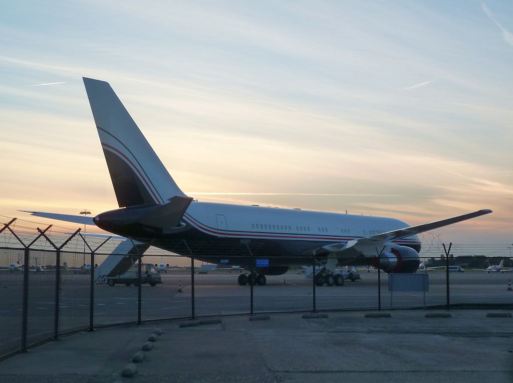 Platform Oost - N2767 Boeing 767-238/ER - Amsterdam