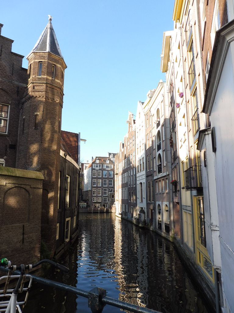 Oudezijds Achterburgwal en Vredenburgh - Amsterdam