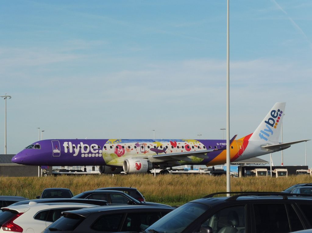 Taxibaan Q - G-FBEM Embraer 195LR - Amsterdam