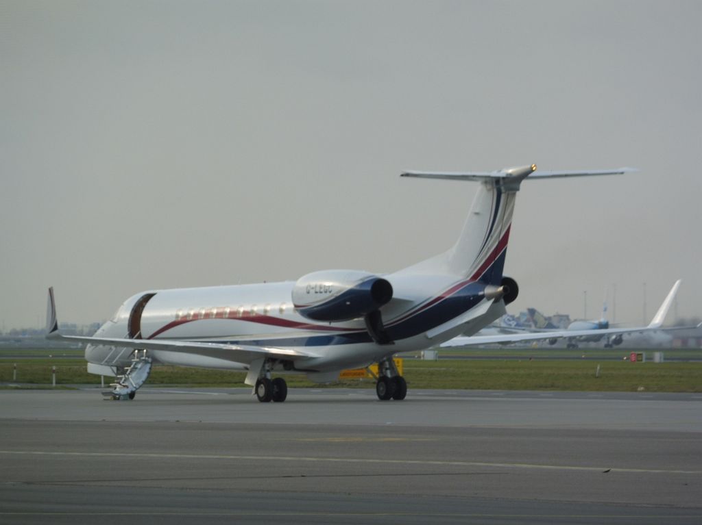 Platform Oost - G-LEGC Embraer Legacy 600 - Amsterdam