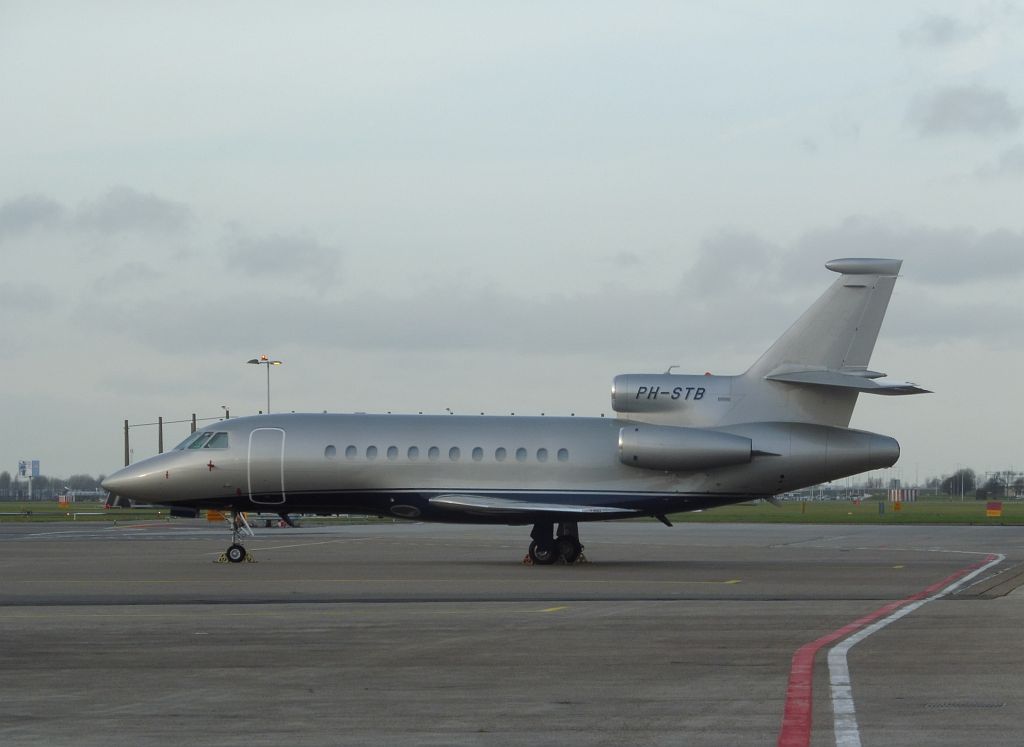 Platform Oost - PH-STB Dassault Falcon 900C - Amsterdam