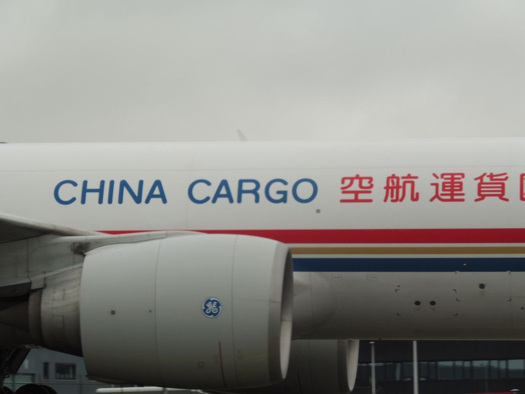 Taxibaan Q - Boeing 777-F6N - Amsterdam