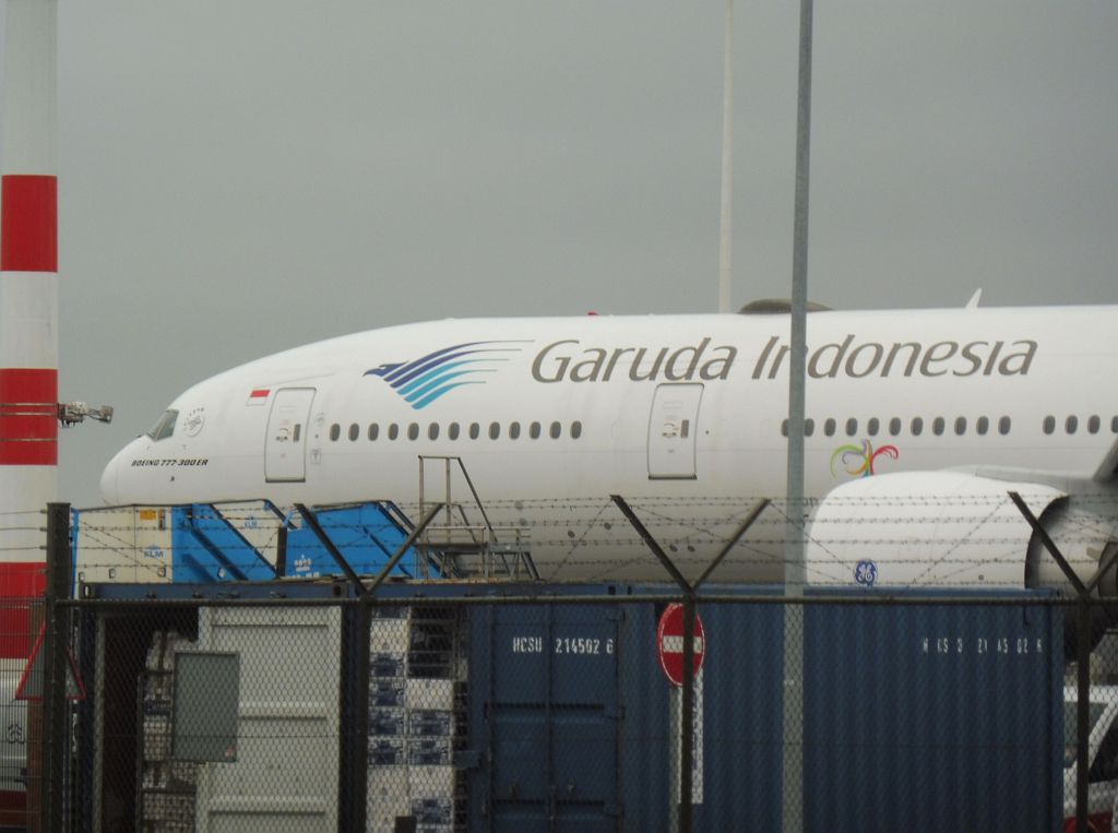 G-H Platform - PK-GIE Boeing 777-3U3/ER - Amsterdam