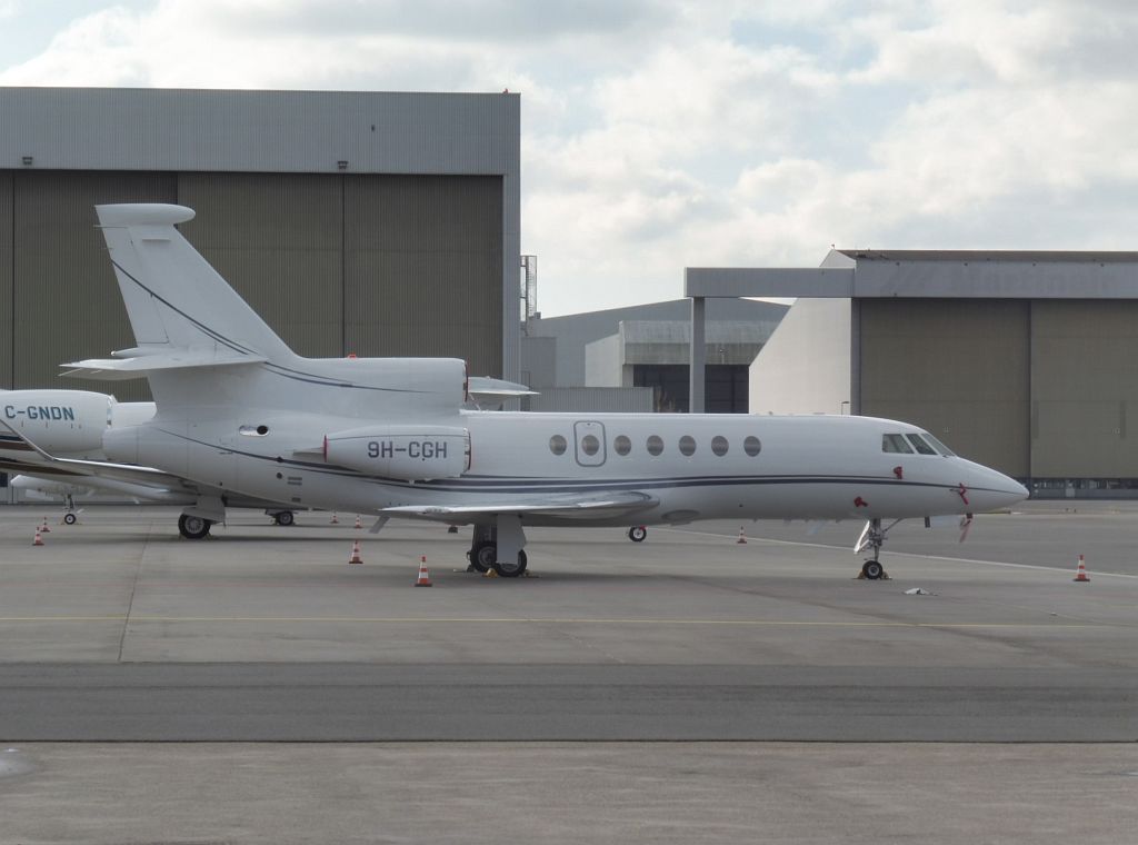Platform Oost - 9H-CGH Dassault Falcon 50EX - Amsterdam