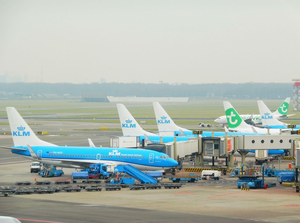 D-Pier - PH-BGP Boeing 737-7K2 - Amsterdam