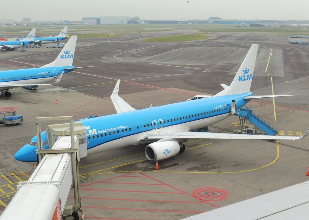 C-D Platform - PH-HSD Boeing 737-8K2 - Amsterdam