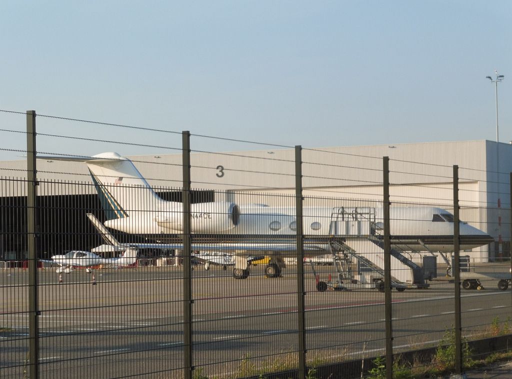 Platform Oost - N44CE Gulfstream Aerospace G-IV - Amsterdam