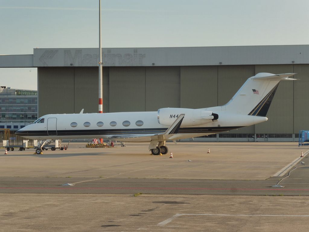 Platform Oost - N44CE Gulfstream Aerospace G-IV - Amsterdam