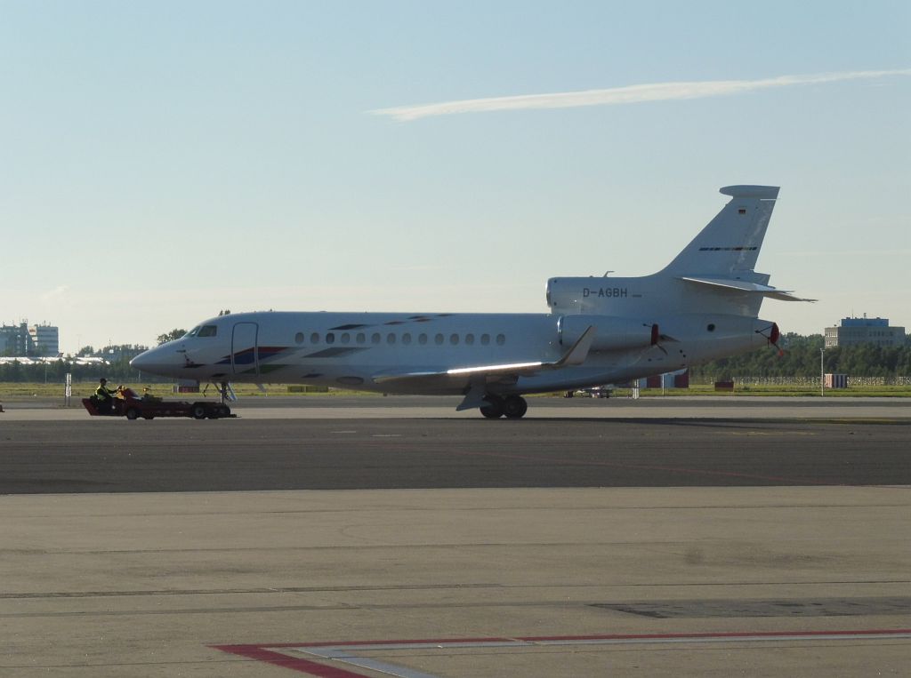 Platform Oost - D-AGBH Dassault Falcon 7X - Amsterdam