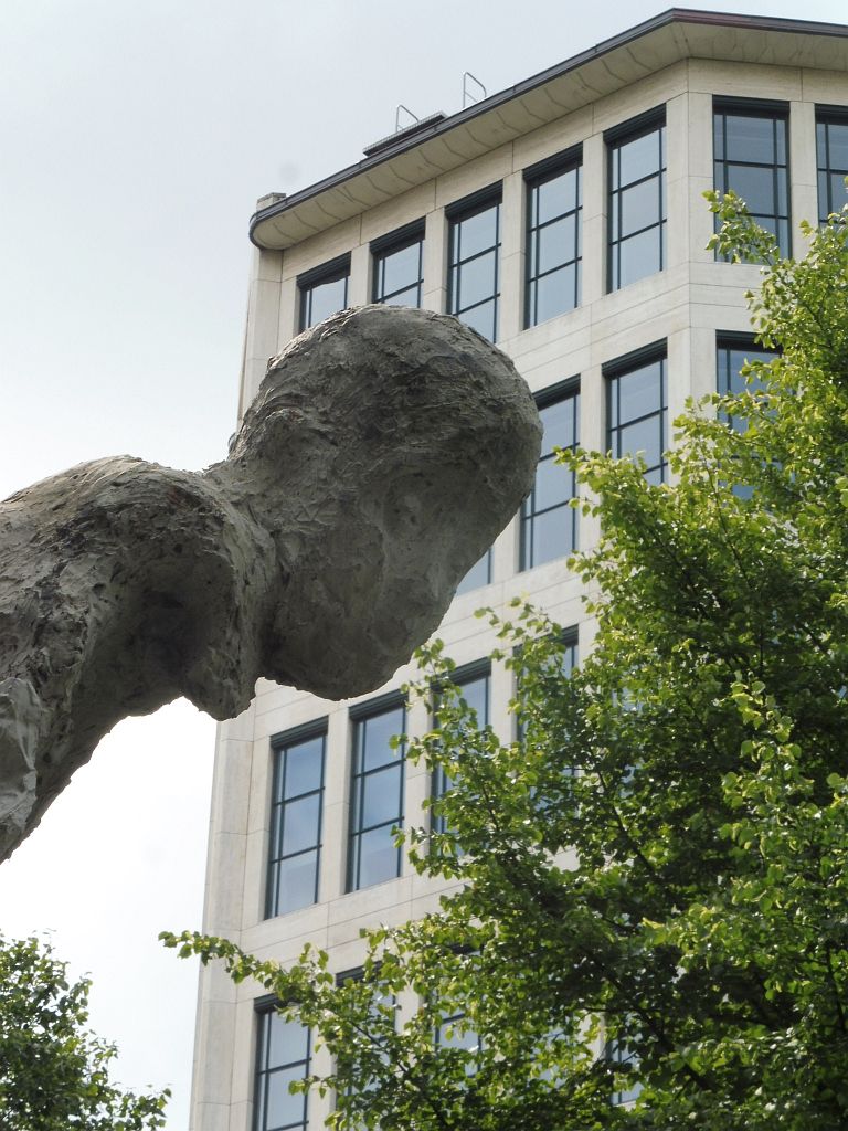 ArtZuid 2019 - Johan Tahon - Pillar II - Amsterdam