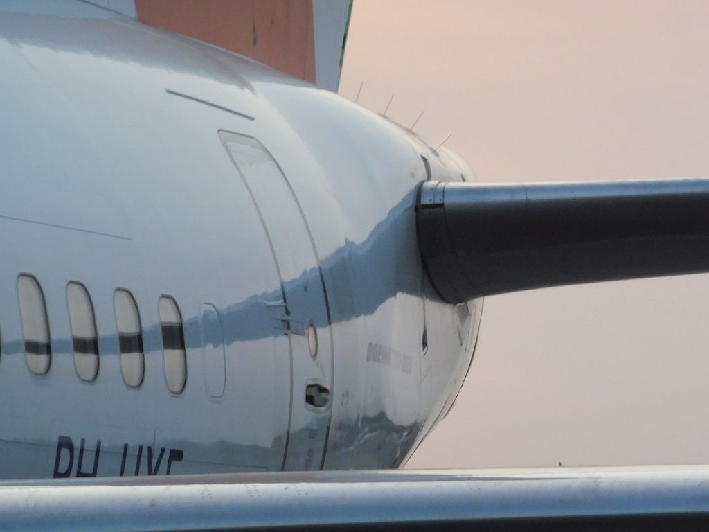 Platform Oost - PH-HXF Boeing 737-8K2 - Amsterdam